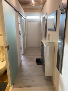 HageにあるFerienhaus Meerwehの廊下