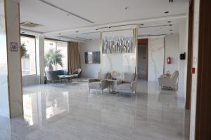 a lobby with chairs and tables in a building at فندق مكوث in Az Zulfi