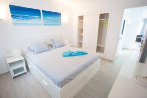 Postel nebo postele na pokoji v ubytování Apartamento SARA en el complejo Teguisol + 14 fotografií