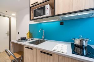 Kuchyň nebo kuchyňský kout v ubytování Micampus Salamanca Student Residence