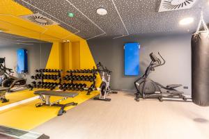 a gym with several treadmills and exercise bikes at micampus Salamanca in Salamanca