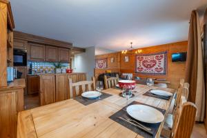 a kitchen and dining room with a table and chairs at Apartement Bec D1 - Happy Rentals in Chamonix