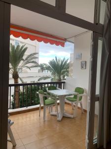 a patio with a table and chairs on a balcony at Apartamento en Los Cristianos Edificio Guayero in Los Cristianos