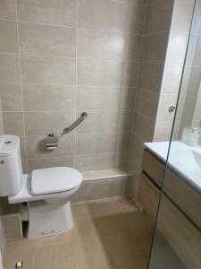 a bathroom with a toilet and a shower and a sink at Precioso estudio en Los Cristianos in Los Cristianos