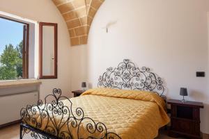 En eller flere senge i et værelse på Villa Salentina With Garden And Pool - Happy Rentals