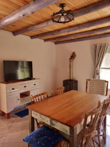 TV a/nebo společenská místnost v ubytování La Rosa del Azafrán - Alojamiento Rural - Ranchos de Vacaciones en Entre Ríos