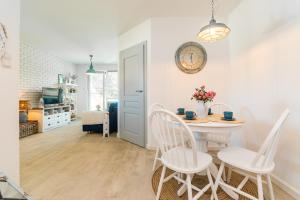 Η κουζίνα ή μικρή κουζίνα στο Apartament Lubię błękit +11 φωτογραφίες