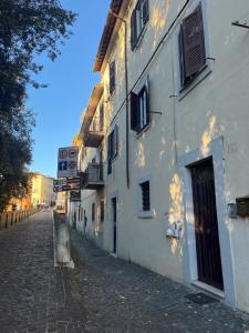a cobblestone street next to a white building at Wave Home 2 in Castel Gandolfo