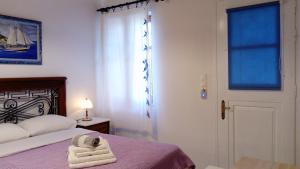 Кровать или кровати в номере ZACHAROULA ROOMS 2