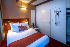 Postel nebo postele na pokoji v ubytování Jupiter Hotel