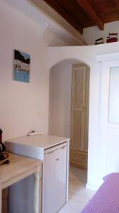 Фотография из галереи ZACHAROULA ROOMS 2 в городе Manganítis