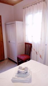 Кровать или кровати в номере ZACHAROULA ROOMS 2