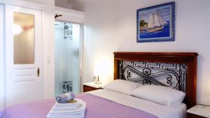 Кровать или кровати в номере ZACHAROULA ROOMS 2