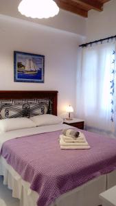 Кровать или кровати в номере ZACHAROULA ROOMS 2