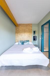 a bedroom with a large white bed with blue accents at Estudio moderno y acogedor en Madrid Rio nº 9 in Madrid