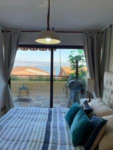 a bedroom with a bed and a view of the ocean at Departamento Reñaca in Viña del Mar