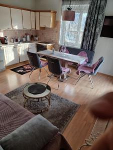 Kuchnia lub aneks kuchenny w obiekcie Ferienhaus Burgblick