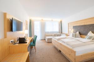 Postel nebo postele na pokoji v ubytování Hotel Bergkristall