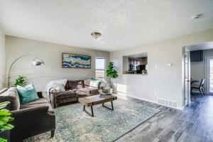 Posezení v ubytování Spacious Utah Home 34 Mi to Salt Lake City