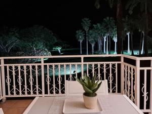 Ein Balkon oder eine Terrasse in der Unterkunft VUE MER Site paradisiaque Superbe décoration