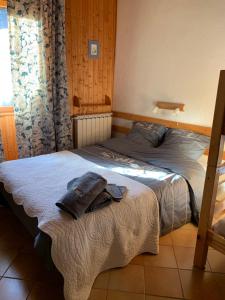 Un ou plusieurs lits dans un hébergement de l'établissement Gîte et chambres d'hôtes "La Tourtette" 12 pers