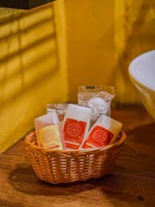 a basket of toilet paper sitting next to a sink at Canoa Abraão in Abraão