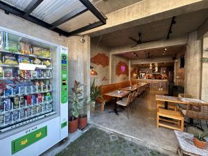 Nápoje v ubytování Shorebreak Hostel San Juan La Union + 37 fotografií