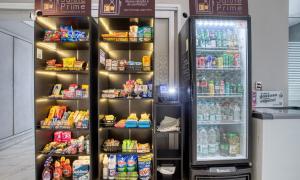 um frigorífico cheio de bebidas numa loja em Tabas - VN Gomes de Carvalho em São Paulo