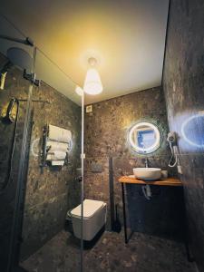 Koupelna v ubytování Imperial Hotel