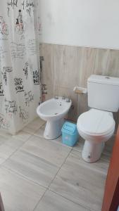 a bathroom with a toilet and a sink at Cabaña Carlos Paz in Villa San Nicolás