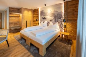 เตียงในห้องที่ Mountain Lodge