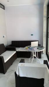 a room with a table and a laptop on a couch at MILANO SUITE in San Ramón