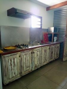 Le ti Bali bungalow tesisinde mutfak veya mini mutfak