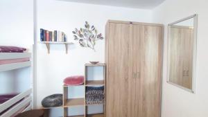 Knihovna v apartmánu
