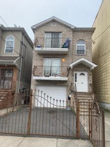 Το κτήριο όπου στεγάζεται  το διαμέρισμα