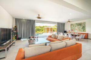 Un lugar para sentarse en Luxurious and modern Villa with Pool at Yarari