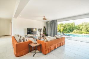 Un lugar para sentarse en Luxurious and modern Villa with Pool at Yarari