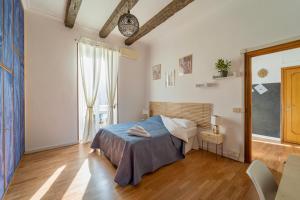 a bedroom with a bed and a table in it at Casa Blu Testaccio in Rome