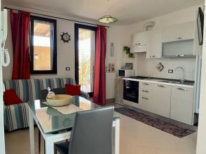 Køkken eller tekøkken på Attico Acquaviva vicino Centro Storico + 8 billeder