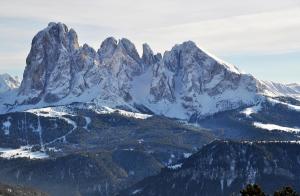 A general mountain view or a mountain view taken from a panziókat