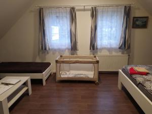 Łóżko lub łóżka w pokoju w obiekcie Apartmán Frank