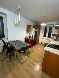 Kuchyňa alebo kuchynka v ubytovaní Apartament Czytelnia - parking gratis