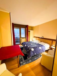 a hotel room with a bed and a window at Hotel Battaglia in Battaglia Terme