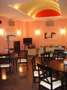 Hotel León Tierra de Vinos tesisinde bir restoran veya yemek mekanı
