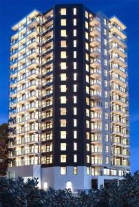 een groot appartementencomplex met verlichting aan bij Top Floor Vincent in Auckland