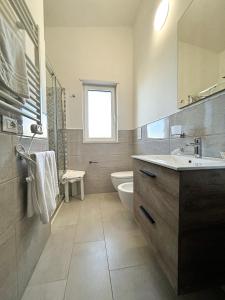 Koupelna v ubytování Valle degli Ulivi B&B