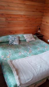 En eller flere senge i et værelse på Alma