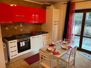 Cucina o angolo cottura di Limone central suite Mountain View