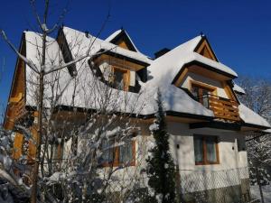 a house with snow on the roof at Michałowa Turnia in Zakopane