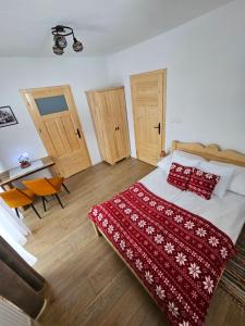 Postel nebo postele na pokoji v ubytování Michałowa Turnia